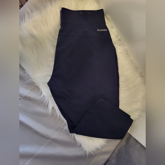 NWOT-Columbia Dark Blue Sportswear Capris, Size Medium (30) - Picture 5 of 6